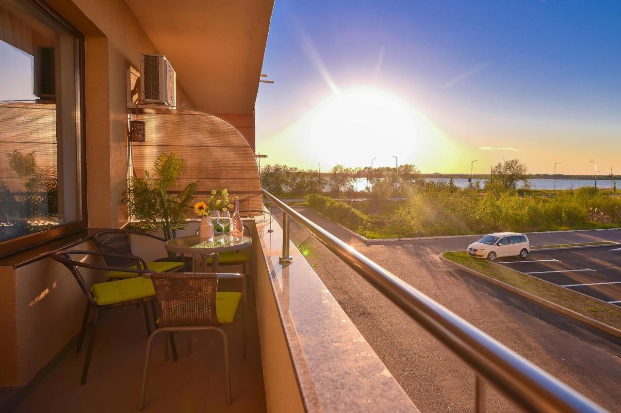 Apartment Summerland Mamaia Ngoại thất bức ảnh